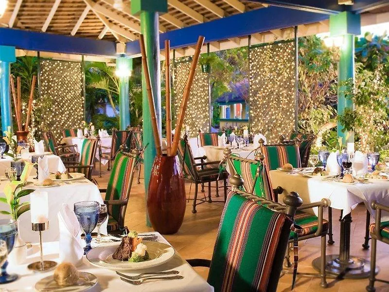Hotel Sandals Carlyle Inn מונטגו ביי