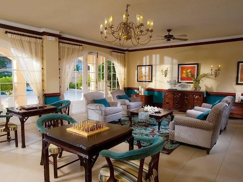 Hotel Sandals Carlyle Inn מונטגו ביי 4*,  ג'מייקה