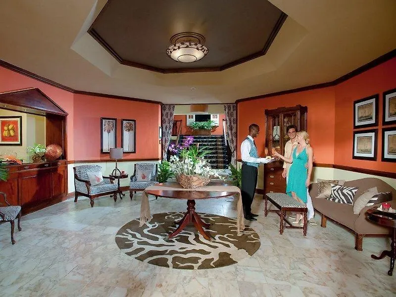 Hotel Sandals Carlyle Inn מונטגו ביי